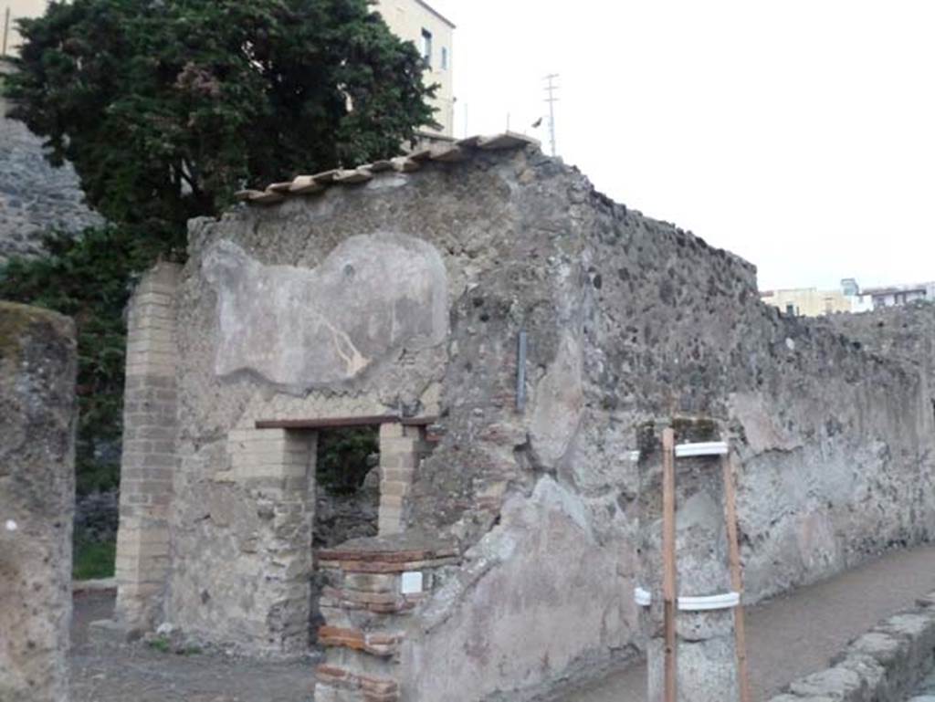 II.3 Herculaneum, September 2015. Looking north-west from entrance doorway.